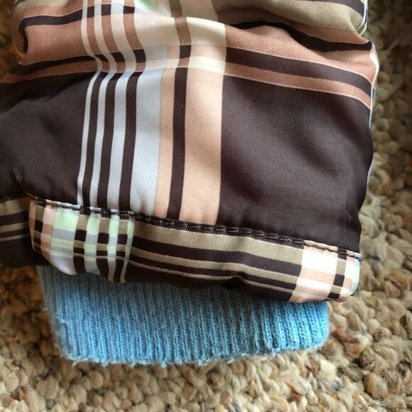 Nice winter jacket by Carter’s in size large - Picture 2 of 5